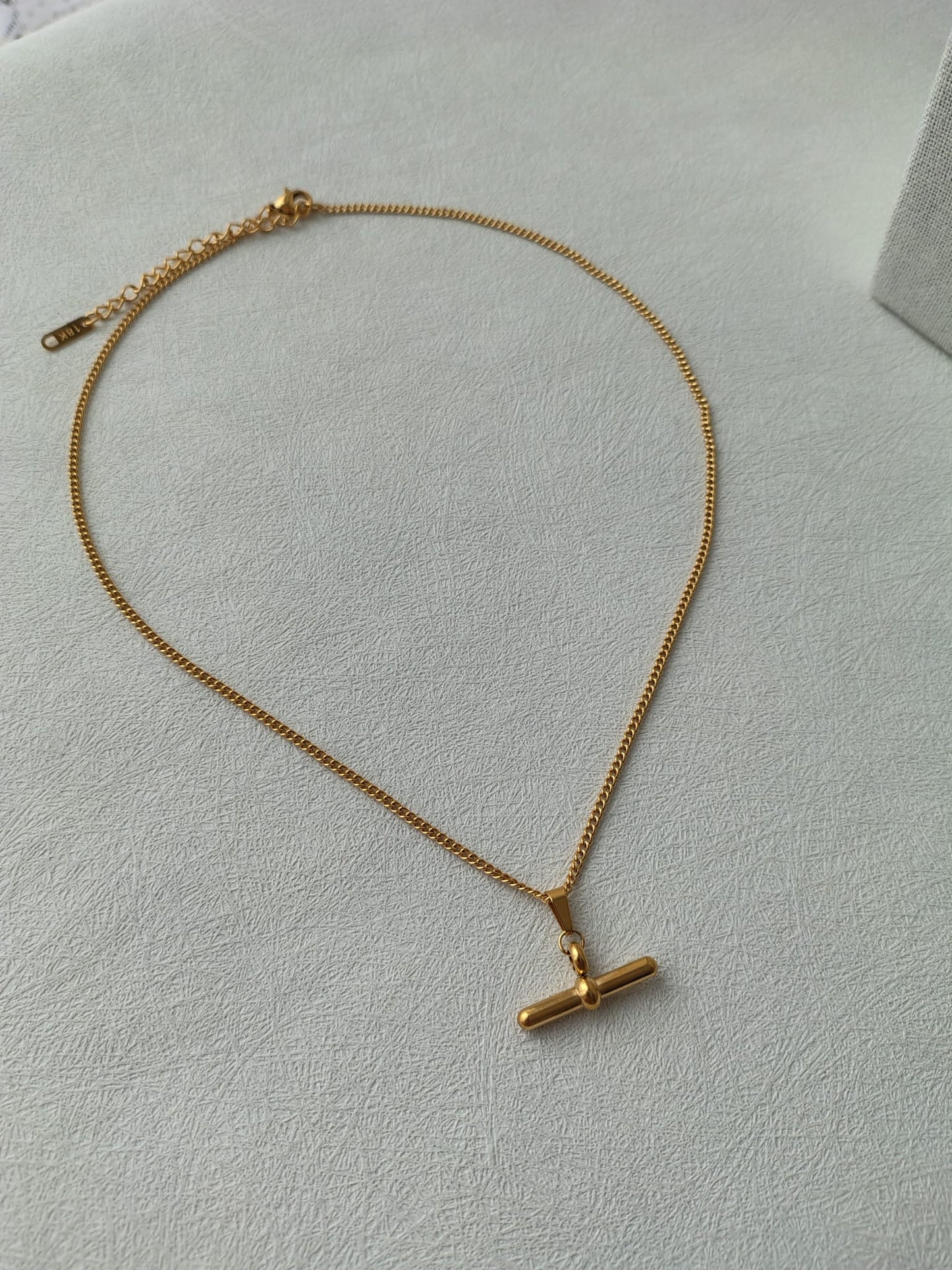 Modren T-Bar Chain Necklace.