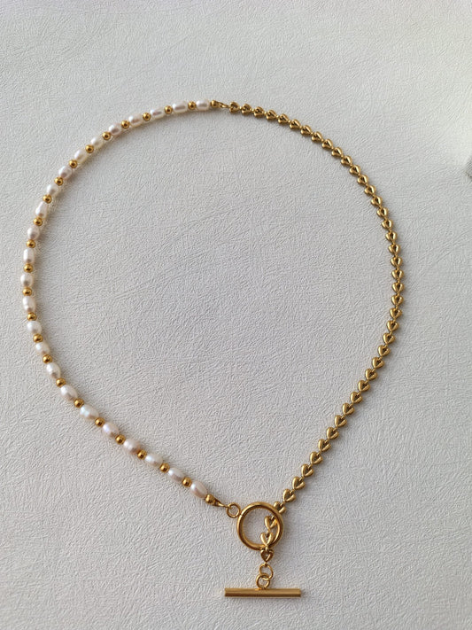 Freshwater Pearl Contrast Chain Necklace.